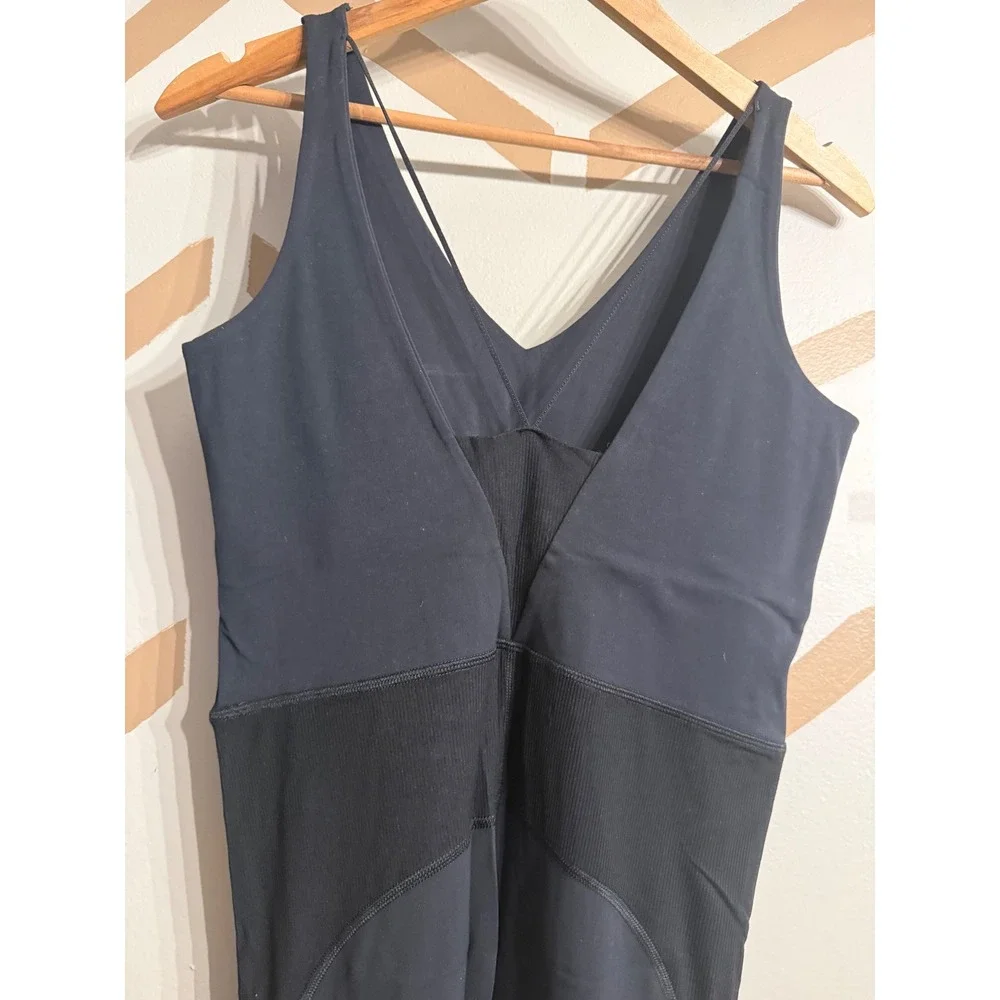 Nike Dri-FIT Jumpsuit Womens Size M Black V-Neck Ribbed Bodysuit CJ5272-010
